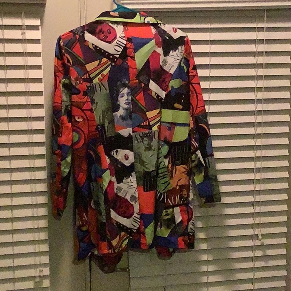 Blazer - Picture 3 of 3